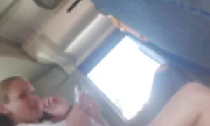 یک مرد فریاد در مقابل دوست دختر دانلود بهترین فیلم های سکسی جهان جذاب خود را.