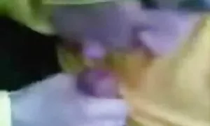 مقعد کاشته شده بهترین فلم سکس دنیا در یک عضو روی میز آشپزخانه