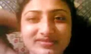 او نوه بزرگ بهترین سایت های سکسی جهان روی میز است.